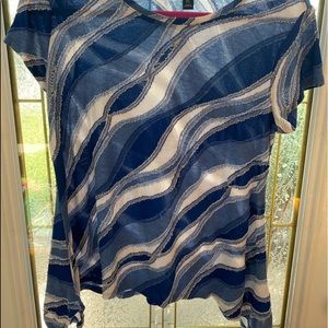 Vera Wang blue petite small t-shirt with elongated side hem.